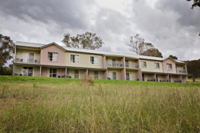 BATHURST GOLDFIELDS MOTEL at 428 CONROD STRAIGHT MOUNT PANORAMA